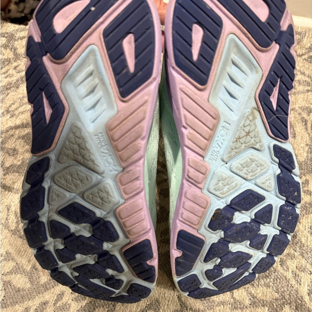 HOKA Arahi Women's Mint and Lavender Running Shoes - Picture 2 of 4